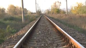 Dramatic! O pustoaica de 17 ani s-a aruncat in fata unui tren in halta Branesti! Motivul care a impins-o sa se sinucida e socant!