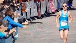Un maratonist slovac, protagonistul unui moment jenant! A trecut linia de sosire cu „bărbăţia“ la vedere