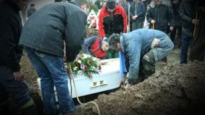 O tanara din Neamt a inviat la propria inmormantare! Care au fost primele cuvinte rostite de fata: "Eu am facut un..."