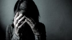 O tanara isi acuza mama ca a vandut-o la 13 ani: "M-a dat pe un lucru de nimic. M-a violat si infectat cu SIDA"