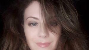 Corina Danila, aparitie fierbinte in emisiune! Uite ce decolteu ametitor are vedeta FOTO