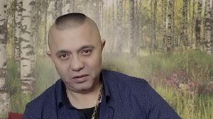 Iubita lui Nicolae Guta l-a cucerit pe manelist cu sanii ei imensi! Uite cum il asteapta bruneta Ana pe Guta in dormitor!