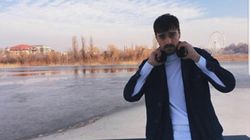 Un cantaret din Romania, dezvaluiri PICANTE: "O fata ma intreba daca vreau sa facem dupa usa. Eu l-am intrebat pe tata"