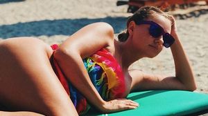 Alexandra Stan, show erotic la malul marii! Vedeta a renuntat la inhibitii si a pozat topless