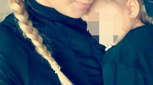 O tanara mamica s-a spanzurat de fata cu fetita ei! Copila a fost gasita plangand langa cadavrul mamei. Ce a facut-o pe femeie sa se razbune astfel