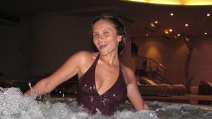 Cristina Şişcanu, imagine incendiară! Şi-a arătat sânul în public!