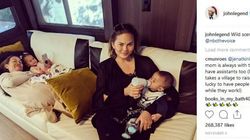Schimb de replici incredibil între Cristina Şiscanu şi Chrissy Teigen, soţia lui John Legend. Ce au ajuns să îşi scrie pe Instagram