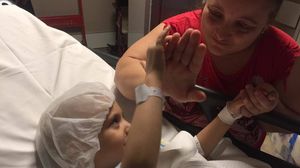 Strigătul disperat al unei mame! Fiica ei de doar 5 anişori e grav bolnavă: „Ce să îmi vând? Un rinichi, viaţa, sufletul?”