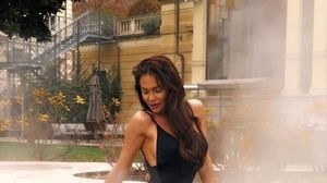 Claudia Stoica a pozat dezbracata pe un ger cumplit - WOWBiz