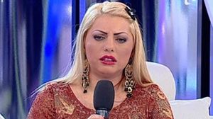 Nicoleta Guţă s-a fotografiat aşa, dar fanii au făcut-o praf: ”Opreşte-te! Nu exagera cu slăbitul, că ţi se văd oasele deja! O să devii anorexică!”
