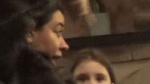 Primele imagini cu Oana Roman in public, după ce a ajuns la spital cu masca pe față! A stat la masă cu haina de blană pe ea VIDEO EXCLUSIV