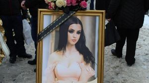 ”Păpușa lui mama” Glasul cutremurător al mamei Gabrielei Rîpan, în timpul înmormântării. Tatăl tinerei a ținut-o să nu se prăbușească de durere