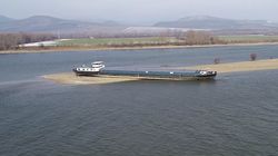 O navă românească a eșuat pe Dunăre, în Ungaria. Căpitanul ar fi adormit