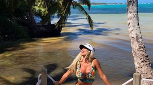 După o vacanță la Barcelona, Loredana Chivu s-a rugat la mormântul lui Arsenie Boca FOTO