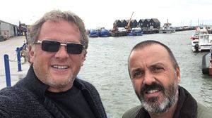 Ce a făcut primul și cel mai cunoscut prezentator TV care și-a mărturisit orientarea sexuală, Leonard Miron, de ziua lui de naștere! Petrecere fastuoasă cu vedete într-un local de lux din București