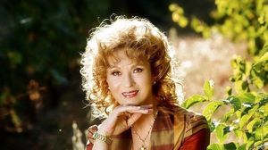 Angela Similea i-a cumpărat fiului ei un conac în America! Cântăreaţa a plătit o avere pe superba casă din mijlocul pădurii!