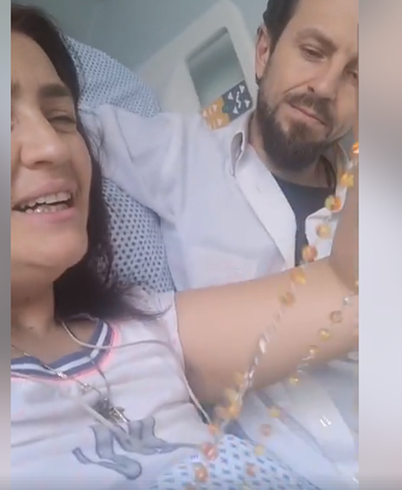 Rona Hartner susținută la spital de iubit