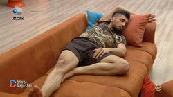 Adrian de la ”Puterea Dragostei” reacție ȘOCANTĂ.  ”Pedepsit” de Hamude și bătut cu făină de fete, a spart ușa și s-a umplut de sânge! ”Am dosare penale la poliție”