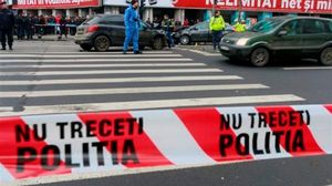 Accident grav în centrul Capitalei! Trei persoane au fost rănite după ce un troleibuz a spulberat o maşină!