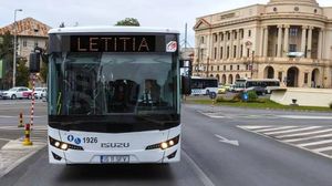 Compania de Transport Public o ironizează pe Maria Grapini. Acum, prin Iași trece un autobuz care merge spre țara inventată de europarlamentar: Letiția