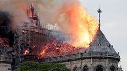 Elena Udrea şi-a luat de la Notre Dame un medalion pe care îl păstrează din 1994! Blonda are o amintire de nepreţuit de la catedrala devastată de incendiu!