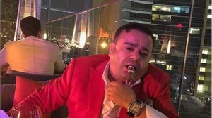 Credeai că Adrian Minune şi Florin Salam sunt certaţi? Nici vorbă! Uite cu ce blonde sexy s-au distrat într-un club! FOTO EXCLUSIV