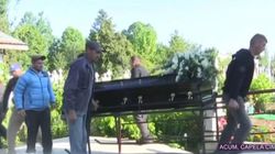 ȘOC! Ce i-au pus prietenii în coșciug lui Răzvan Ciobanu  cu o noapte înainte de înmormântare! Avem toate detaliile