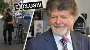 Are 85 de ani, dar pedalează mai ceva ca un puștan! Un compozitor celebru, împătimit al bicicletei