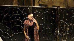 Un bărbat misterios, sfâşiat de durere la mormântul lui Răzvan Ciobanu! "Plânge în hohote, săracul"! Vezi cum arată tânărul! EXCLUSIV