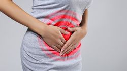 Nu ignoraţi aceste simptome! Femeile care păţesc asta după menstruaţie riscă să aibă cancer