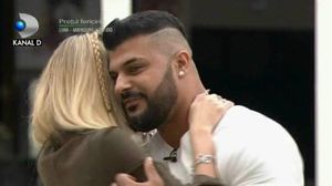 Hamude, reintrare în forță în casa Puterea Dragostei! Abia a ajuns și a luat-o la dans pe Andreea! Imagini tandre