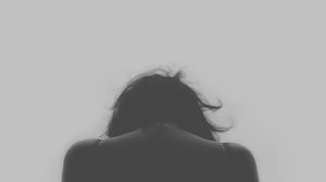 4 simptome aparent banale trădează cancerul ovarian, boala care a ucis-o pe Edith Gonzalez! Cum faci diferenţa dintre această maladie cumplită şi balonare! Mergi de urgenţă la medic dacă observi asta