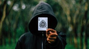 Așa ceva n-ai văzut! Un magician a dispărut în apele unui râu după un număr de magie