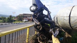 Trei minori au furat o mașină și au făcut accident. Unul dintre ei a murit