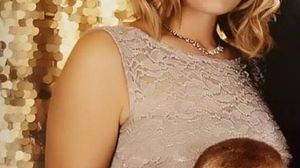 Un copil a fost învârtit în leagănul din parc până i s-au spart vasele de sânge din ochi și a leșinat. Mama lui îi avertizează pe toți părinții