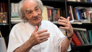 Leon Dănăilă e cel mai sărac medic din România, deşi a făcut peste 30.000 de operaţii pe creier! La 86 de ani, nu are terenuri, case sau maşini!