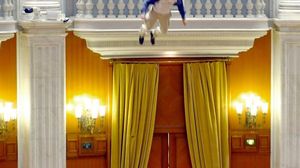 Veste mare pentru cameramanul care s-a aruncat de la balconul Parlamentului! Fiul lui Adrian Sobaru a devenit inginer FOTO