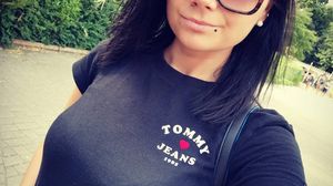 Schimbare de look spectaculoasă pentru Nella Angheluţă! Uite cum arată fosta soţie a lui Ionuţ Jaguarul cu părul roşcat!