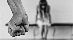 Tânără de 21 de ani, sechestrată și obligată să se prostitueze! Ea și fetița ei de 3 ani au fost ținute captive timp de o lună 