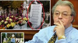 A fost vandalizat mormântul lui Corneliu Vadim Tudor din cimitirul Ghencea? Vezi ce a dispărut de la locul de veci al politicianului! FOTO