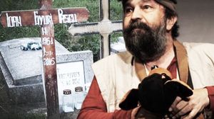 Locul de veci al lui Ioan Gyuri Pascu a fost uitat de toată lumea: „Ce este trist, foarte trist, este că acolo, în acea groapă, sub acel mormînt de pămînt, se află două sicrie, unul peste altul” FOTO