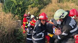 Accident rutier, în Cluj! A pierdut controlul volanului și a intrat cu mașina în curtea școlii! Victimele sunt în stare gravă