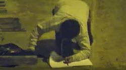 Victor, un băiețel de 11 ani, a fost filmat în timp ce își făcea temele pe stradă! Un milionar a aflat povestea lui și i-a schimbat viața 