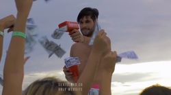 Experiența incendiară a unui medic căsătorit, pe Insula Sexului. A plătit 5000 de euro și a primit ceva ce niciun bărbat de pe lumea asta n-a avut: "Fetelor le-a plăcut mult"