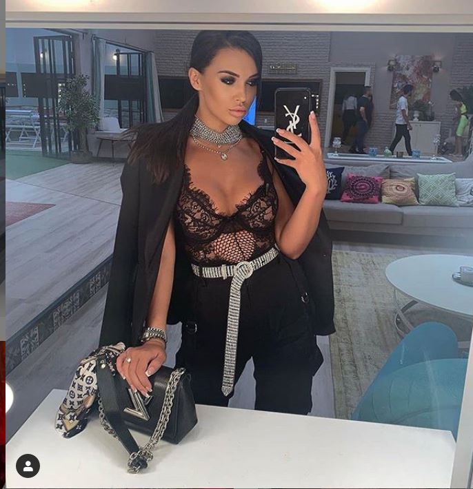 Andra Volos, în casa de la Puterea Dragostei, colegă cu Mariana Andra Volos, în casa de la Puterea Dragostei, colegă cu Mariana