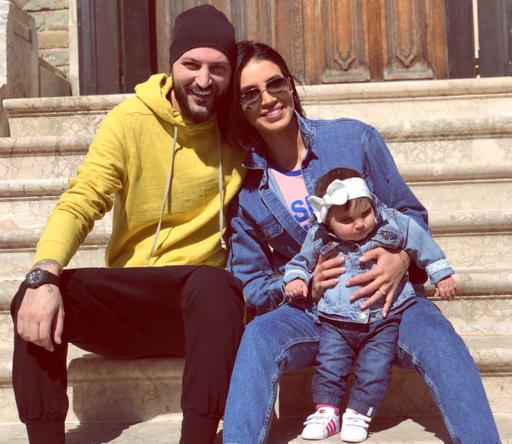 adelina alaturi de sot si fetita