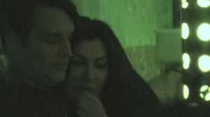 Syda, sarut pasional cu o olteancă fierbinte! Senzuala Sheila l-a făcut să uite pe fostul soț al Elenei Băsescu de problemele în amor VIDEO EXCLUSIV