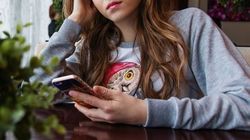 Fată de 17 ani, amenințată de fostul iubit că o pune „la matrimoniale”: „O să te sune lumea să te întrebe cât e m**a!”