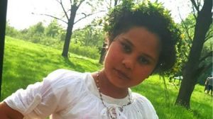Ce e scris pe crucea Adrianei, fetita de 11 ani ucisa de un olandez Ce e scris pe crucea Adrianei, fetita de 11 ani ucisa de un olandez