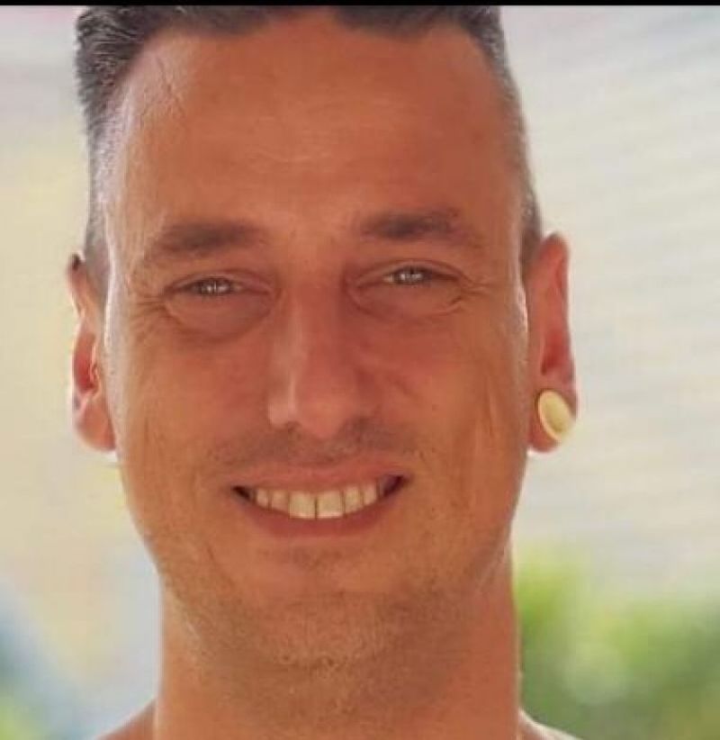 Ce e scris pe crucea Adrianei, fetita de 11 ani ucisa de un olandez